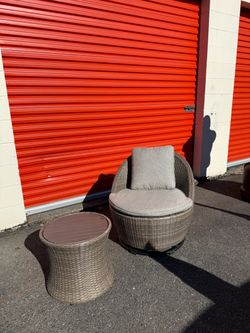 Spin able Chair and Coffee Table