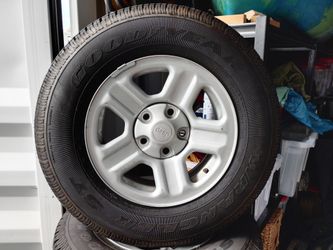 Good Year tires 225 75R16  ×6