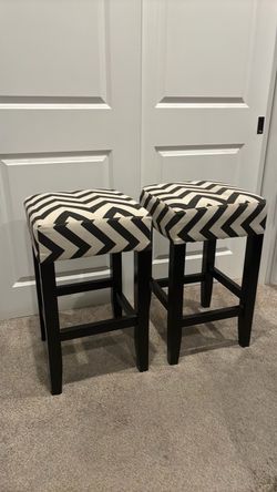 Set of 2 modern black barstools