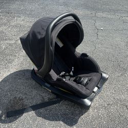 Urbini Sonti Infant Car Seat! Good condition!