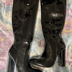 Sexy knee-high heeled boots
