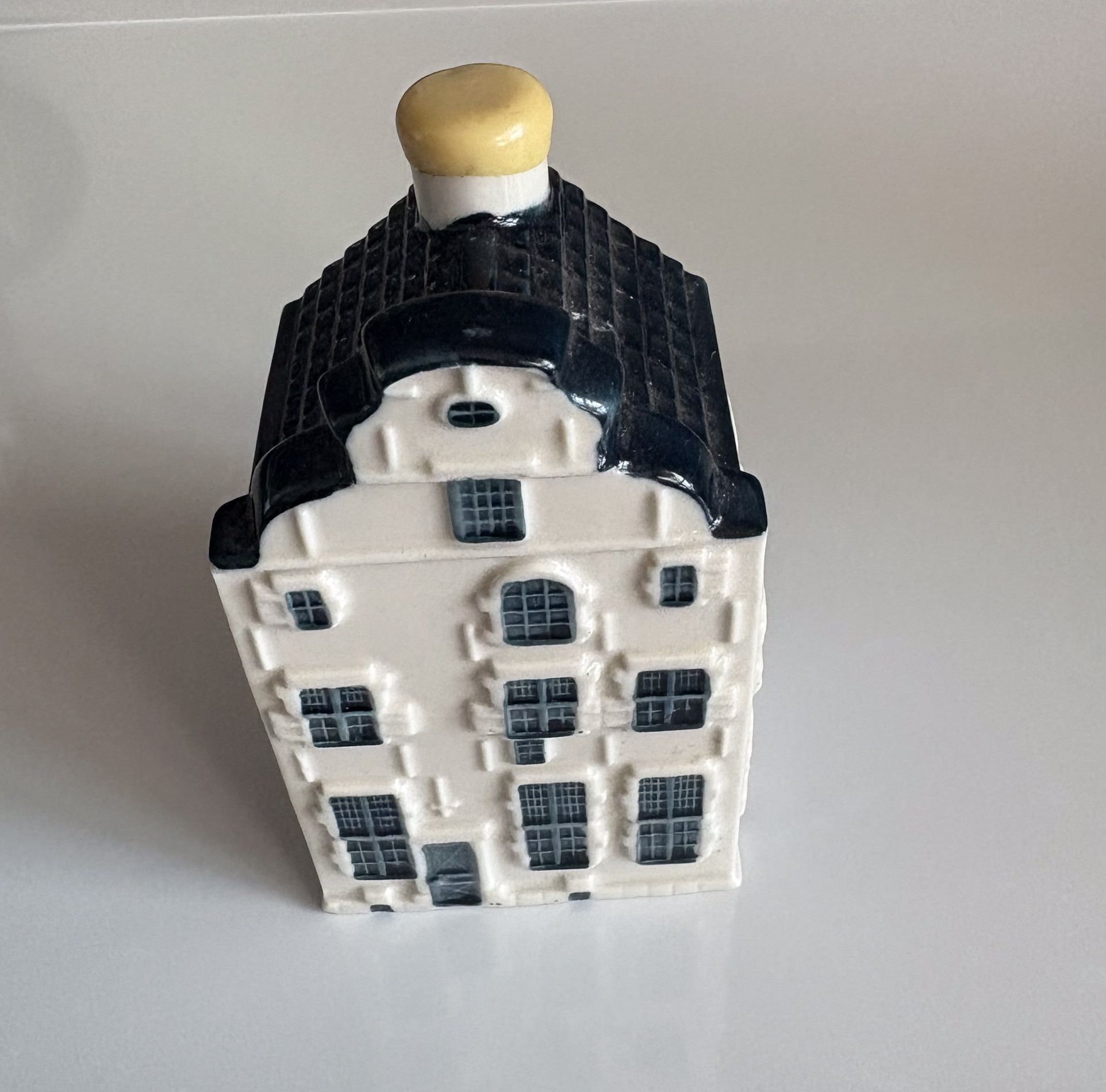 Blue Delft’s Bols House made for KLM