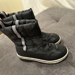 snow boots Justice Size 13 