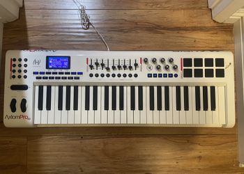 Keyboard M-Audio Axiom Pro 49.  *missing power cable*