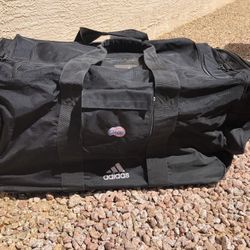 Basketball.  Los Angeles Clippers.  LA Clippers.  Lakers.  High School Basketball. NBA. Team Travel. Travel. Suitcase. Wheeled Duffle Bag.  Duffel Bag