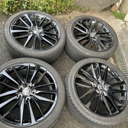 Toyota Camry Highbird 18’s