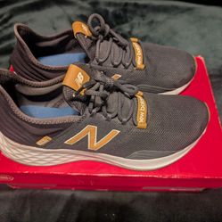 New Balance Fresh Foam Roav Men's Size 12 RARE DISCONTINUED Color Athletic Shoes