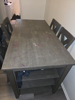 Dinner Table That Fits 4 Comfortable