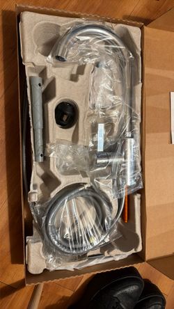 Single Handle Pull Down Kitchen Faucet NEW