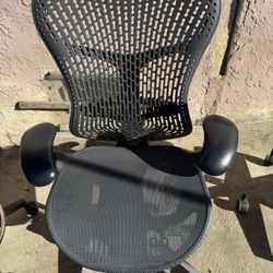 Herman Miller Mirra 2 