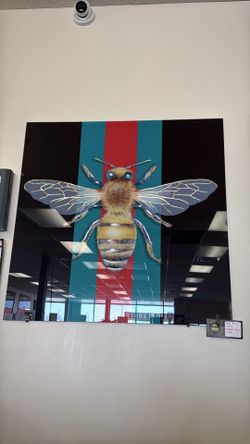 Bumble bee glass wall piece