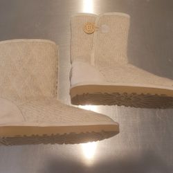 NEW Women UGG Button short boots Knit Cream Size 7 UGgs Retail $189