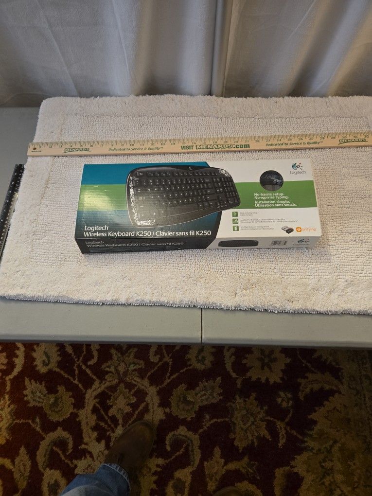 Logitech (Wireless Keyboard K250/ W Mous