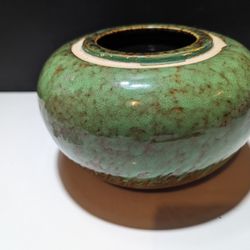 Green Ceramic Pottery Vase - Elegant and Versatile Home Decor Piece