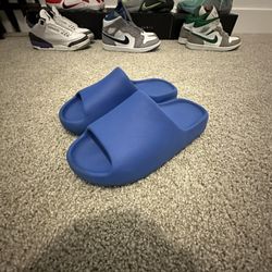 Almost Brand New Azure / Blue Adidas Yeezy Slide Size 9