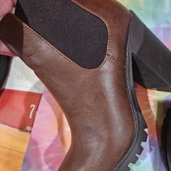 Ankle Boot w/Lug Sole Elastic Gore and Chunky Heel