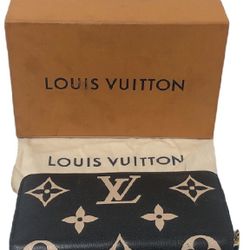 Louis Vuitton -Zippy Wallet 