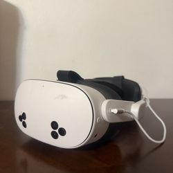 Meta Quest 3S 128GB with controllers