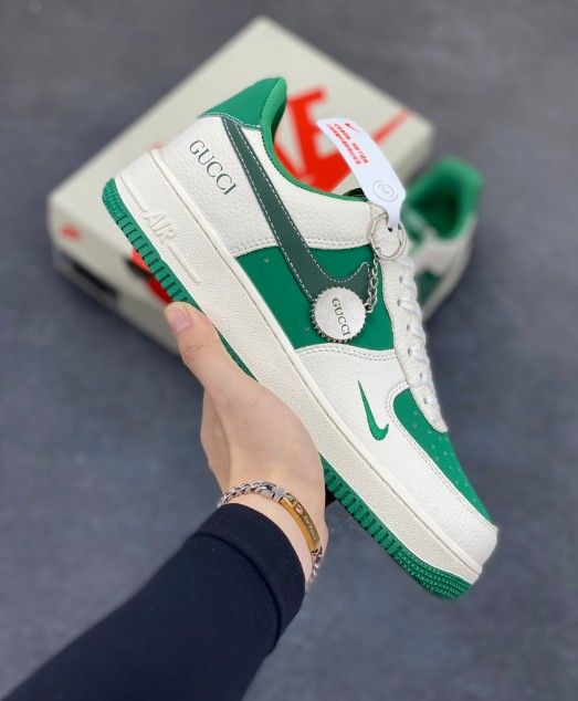 Gucci x Nike Air Force 1: New Collaborative Sneakers with Striking Green and White Color Scheme. Showcasing Exquisite Design Details