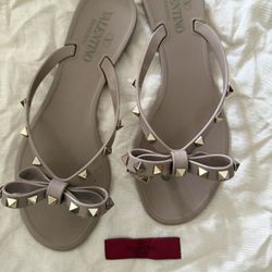 Valentino Garavani Rockstud Thong Sandal. 