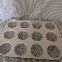 Bundt Fluted Muffin, Cupcakes Pan, Nordic Ware. Non Stick, 13 1/4" x 9 1/2"