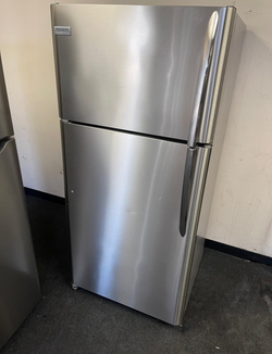 Deal: Frigidaire Stainless Top Mount Refrigerator – Glass Shelves