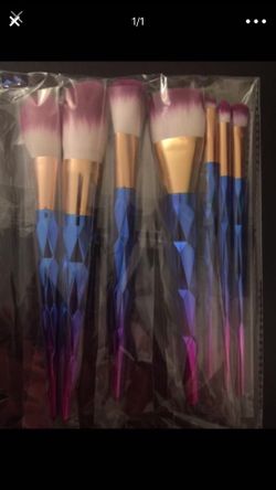Makeup brushes