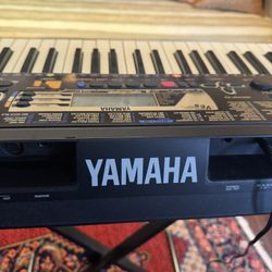 Yamaha PSR-195 portable electronic keyboard included stand