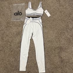 Alo Yoga Sports Bra and Leggings Set