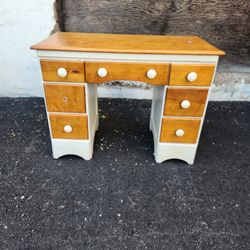 Charming Farmhouse Fresh Desk