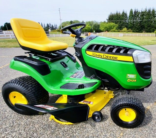 JOHN DEERE D125 RIDING LAWNMOWER