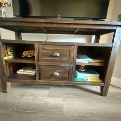 Entertainment/TV Stand