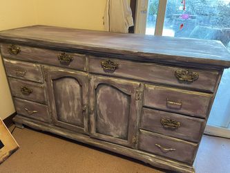 Beautiful Large Buffet Table (11 Drawers)