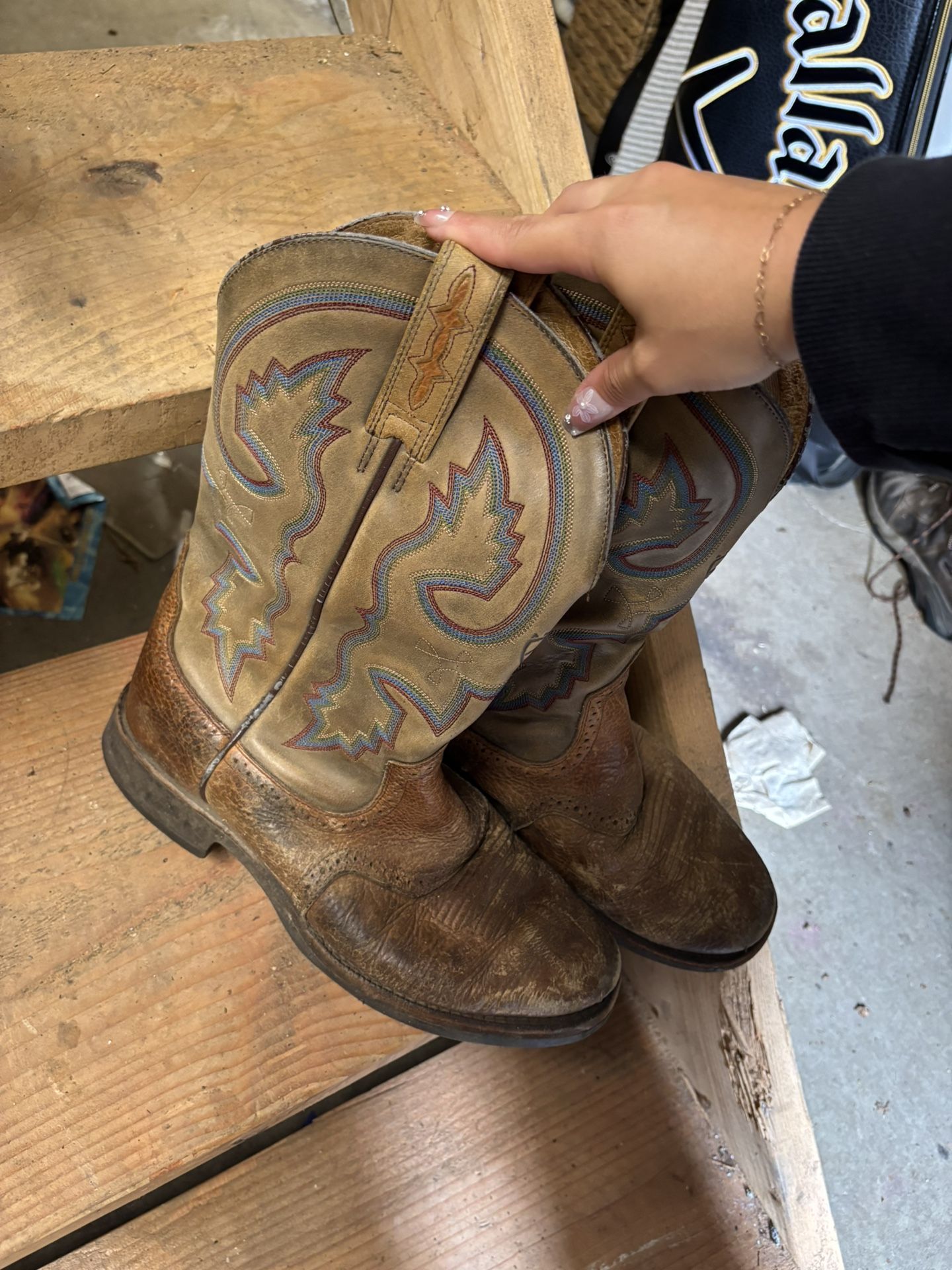 LOW PRICE MOVING- MENS ARAIT $320 + TAX BOOTS