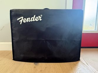 Fender Deluxe 1x12 Guitar Speaker Cabinet – Open Box w/ Fender Cover