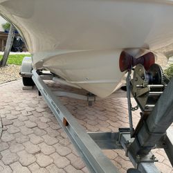 2007 Boston Whaler Sport