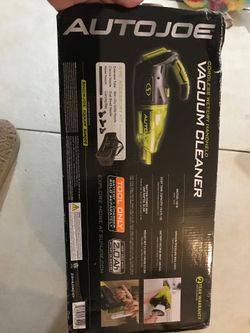 Car vacuum with accessories