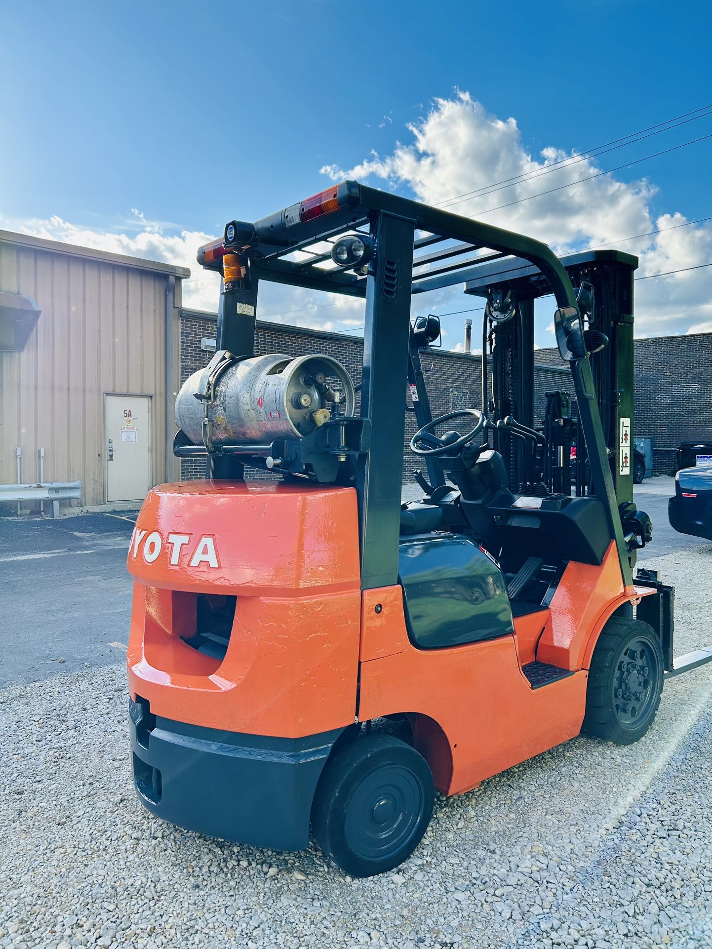2020 Toyota 7FGCU25 Forklift. Capacity 5000 Lb. Triple Mast. Side Shift. Propane. No Issue. No leaks! Only 7k Hours. Super Clean.