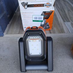 LIGHT RIDGID 18V TOOL ONLY 