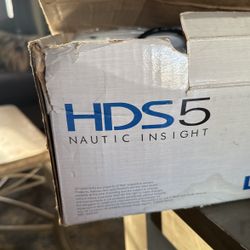 Lowrance HDS5 Fish Finder