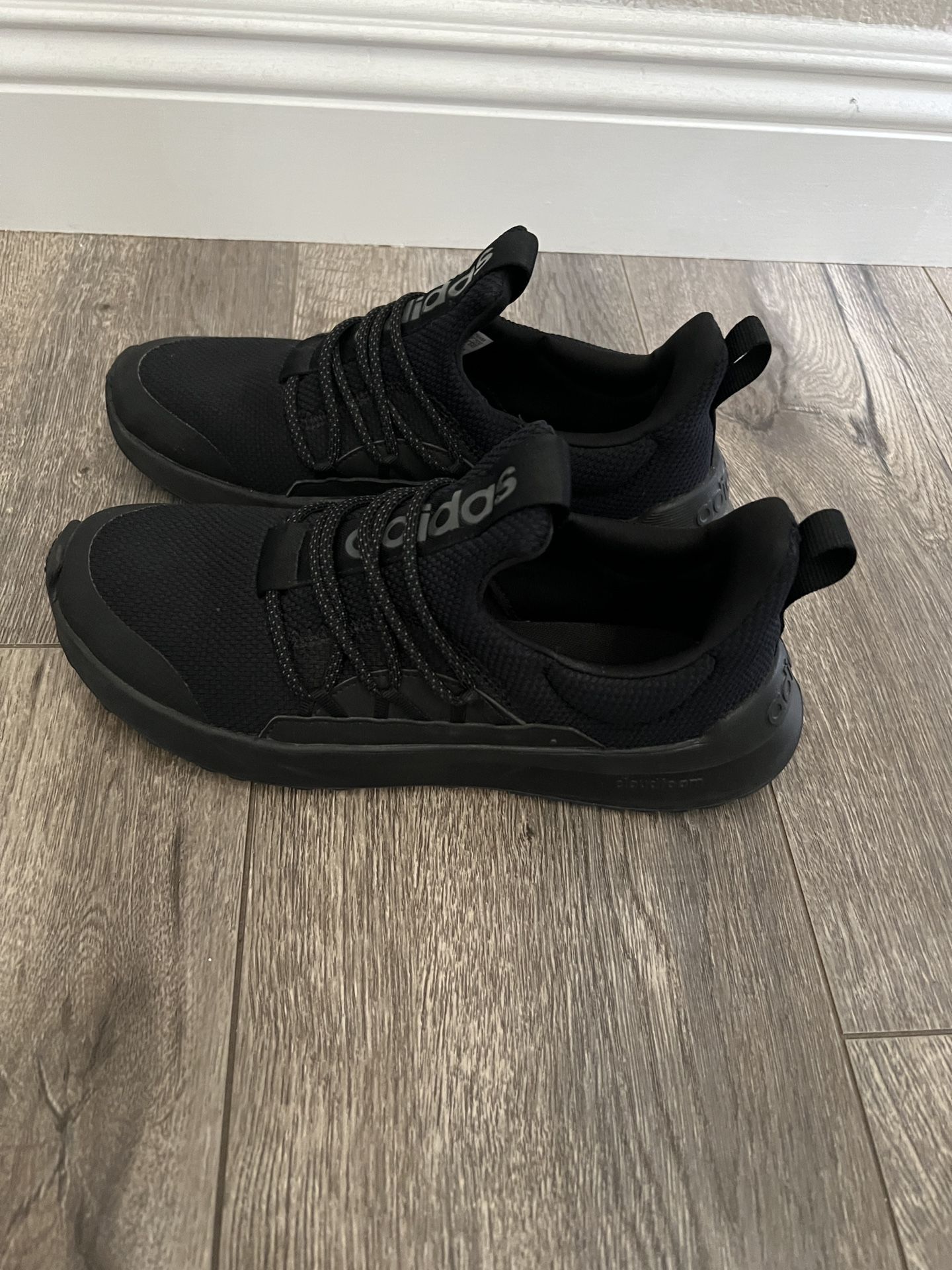 Men’s Adidas Sneakers Size 7