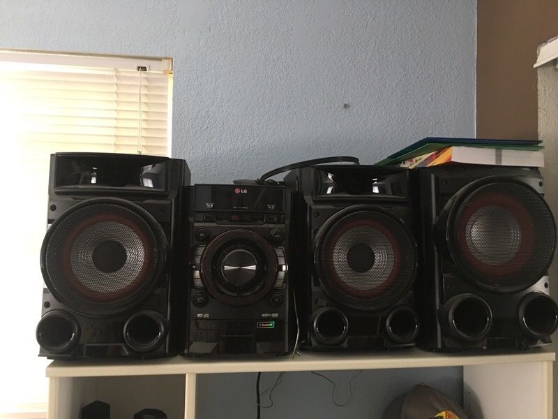 LG CM4530 500W 2.1 Channel Bluetooth Mini Hifi Shelf System w/ Preset EQ setting