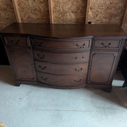 Dresser, Bureau