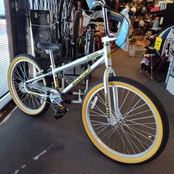 NEW 2025 SE BASHER 24 SILVER STREAK SINGLE SPEED FREESTYLE RIPPER FLYER BIG BMX BIKE
