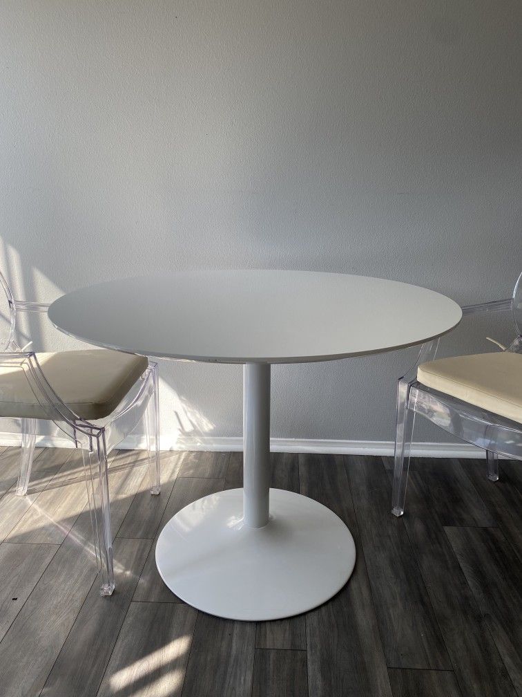 White Round Table With 2 Dining Chairs 