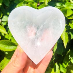 Selenite Heart Bowl, Jewelry Holder & Energy Clearing Crystal for Peaceful Atmosphere & Home Decor, Charging Dish, Xmas Gift