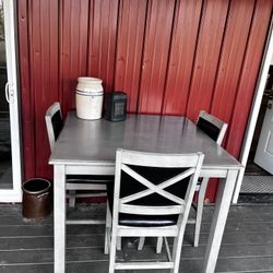 High Top table And Chairs 
