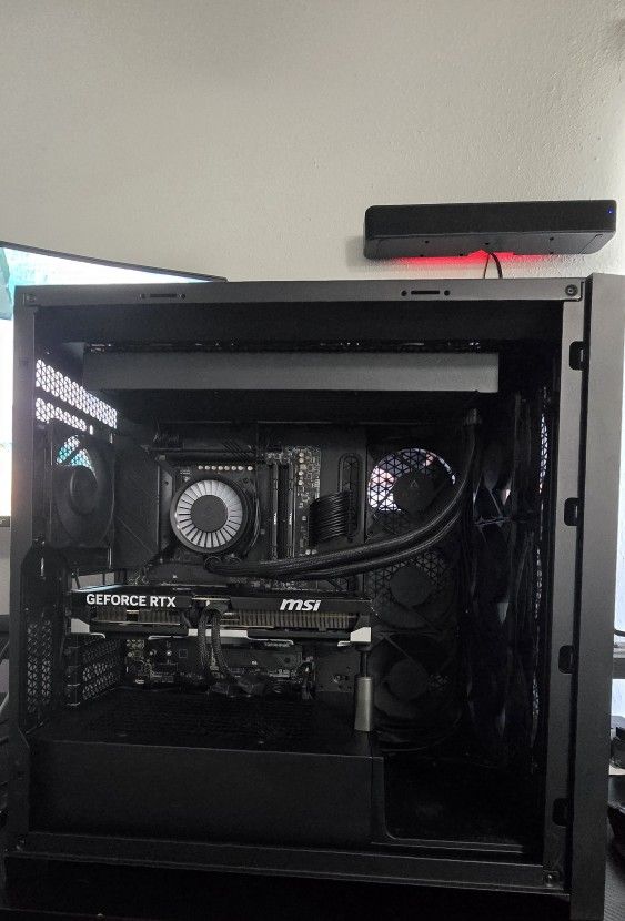 5070 Ti & 7 7800X3D Gaming PC