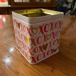 Adorable XOXO Tin