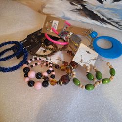 Bundle of  Eight Lightweight Fashion Earings 